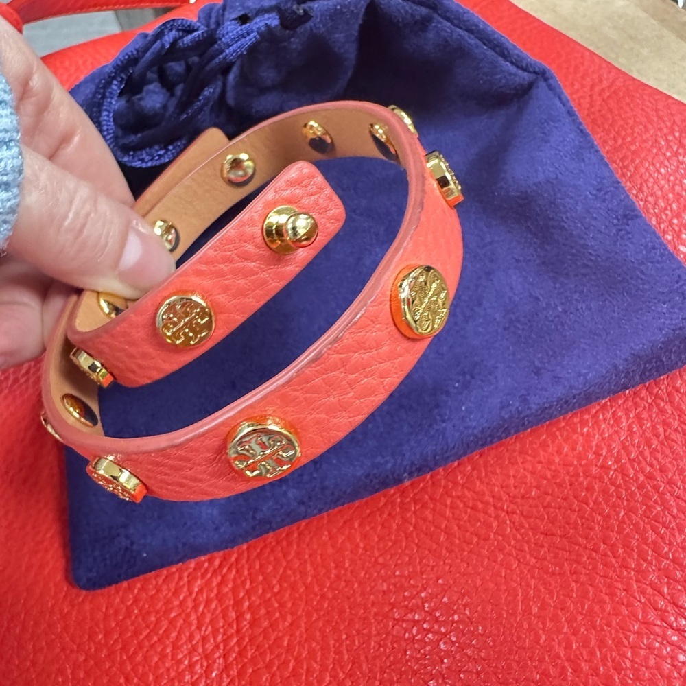 Tory Burch Double Wrap Leather Logo Stud Bracelet – Coral Pink & Gold - Picture 6 of 6